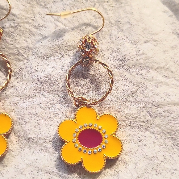 Betsey Johnson Flower Earrings,  NWOT - Picture 2 of 3